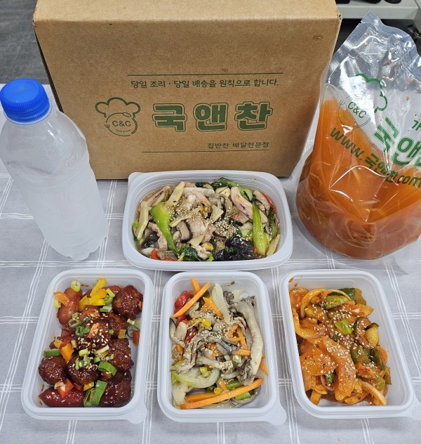 오늘의반찬 5종세트 - 북어김치국, 돼지고기팔보채, 느타리버섯볶음,미트볼비엔나 찹조림,노각생채