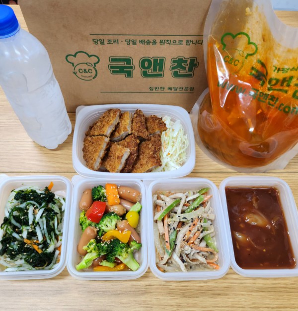 오늘의반찬 5종세트(돼지고기김치찌개,돈까스,파래초무침,소세지야채볶음,들깨버섯볶음)