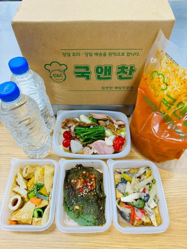 오늘의 반찬 5종세트 (돼지고기김치찌개, 훈제오리야채볶음, 두부야채볶음, 모둠어묵야채볶음, 양념깻잎김치)